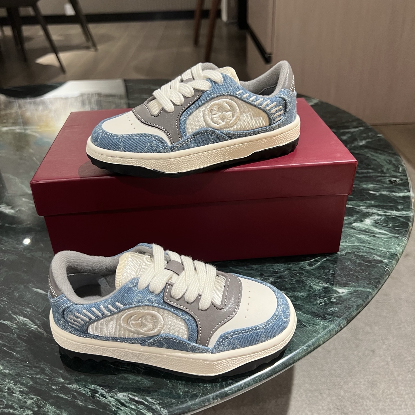 Children's shoes child